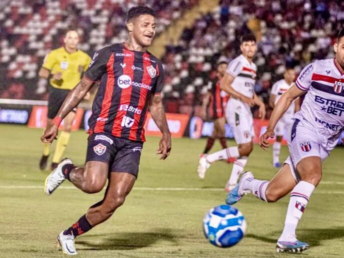 Brasileiro Em Jogo Que Entrou Na Madrugada Vit Ria Vence Botafogo Sp