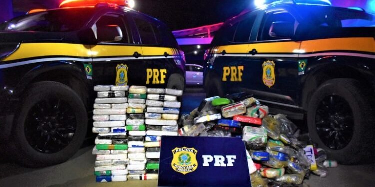 PRF apreende R$ 54 milhões de pasta base e cloridrato de cocaína na Bahia